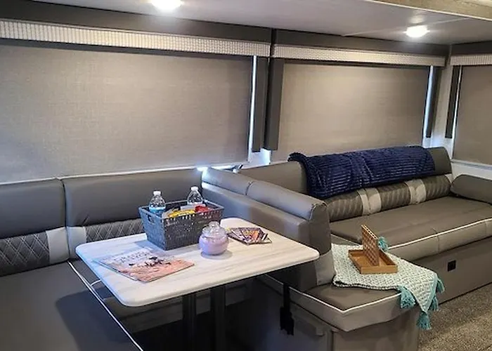 Family-friendly Spacious Rv With Modern Kitchen, Fireplace & Private Deck Near Williams, Arizona * Williams