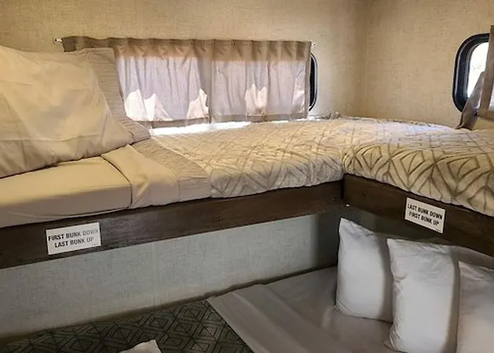 Family-friendly Spacious Rv With Modern Kitchen, Fireplace & Private Deck Near Williams, Arizona Holiday home Williams
