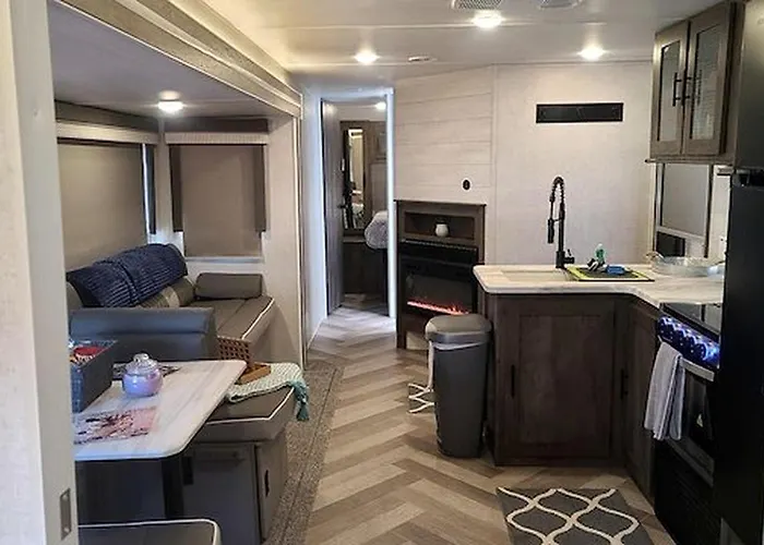 Family-friendly Spacious Rv With Modern Kitchen, Fireplace & Private Deck Near Williams, Arizona * Williams