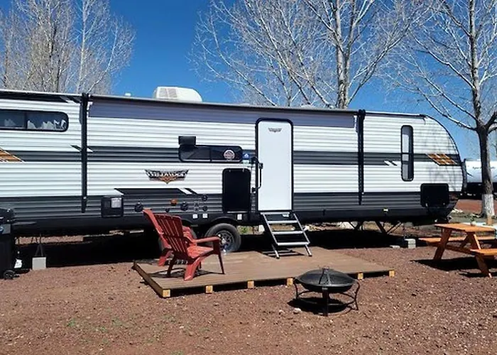 Family-friendly Spacious Rv With Modern Kitchen, Fireplace & Private Deck Near Williams, Arizona Holiday home Williams