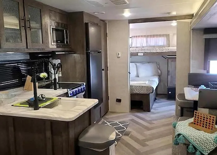 Holiday home Family-friendly Spacious Rv With Modern Kitchen, Fireplace & Private Deck Near Williams, Arizona *